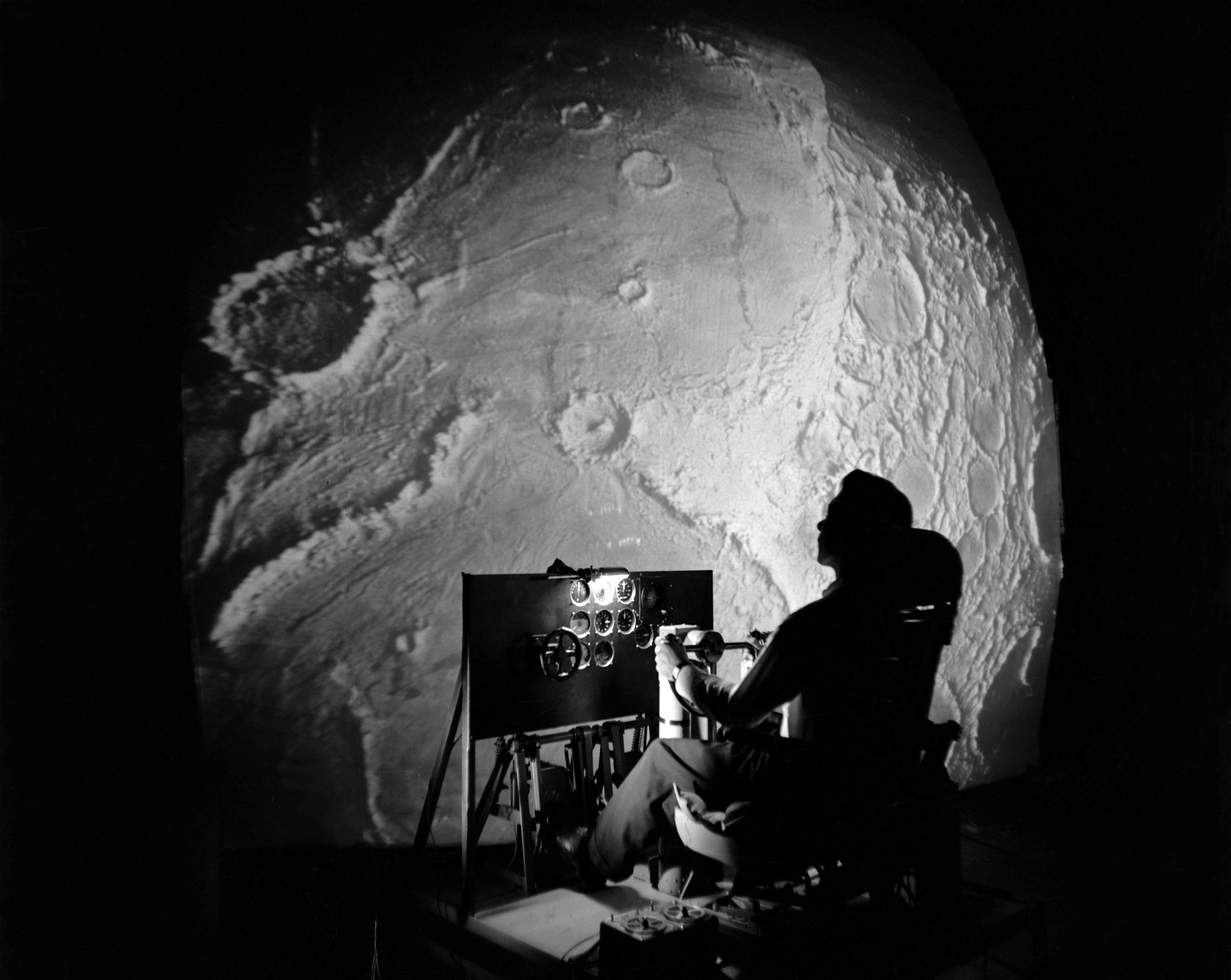 Покажи дом на луне. Стэнли Кубрик Аполлон 11. Съемки с Луны. Съемки высадки на луну. Павильон съемки высадки на луну.